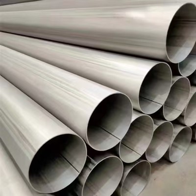 Pajp iwweldjat tat-titanju